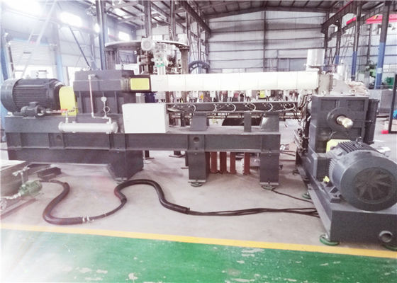 Κίνα 500kg/hr βιομηχανικό δύο επιπέδων PVC εξωθητών που συνθέτει τη μηχανή ιδιαίτερα αποδοτική προμηθευτής